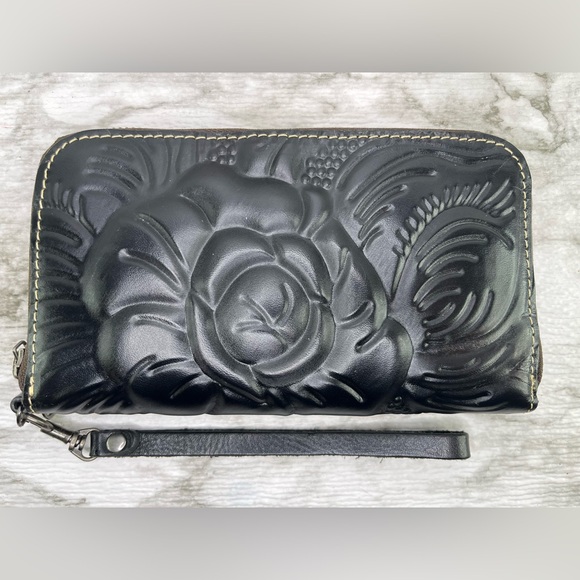 Patricia Nash Wristlet Zipper Wallet Black Rose Floral Tooled Embossed Leather - Picture 1 of 10